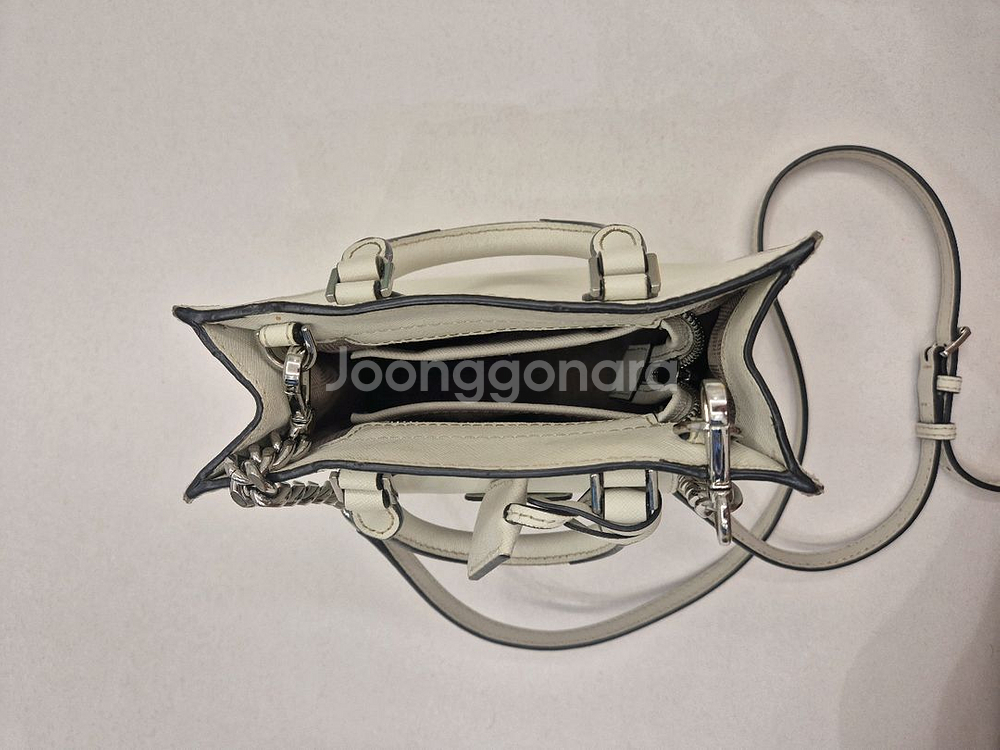 마이클코어스 크로스가방 팝니다.--5