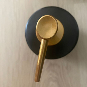 블랙 화이트 골드 펌프 도자기 샴푸통 공병