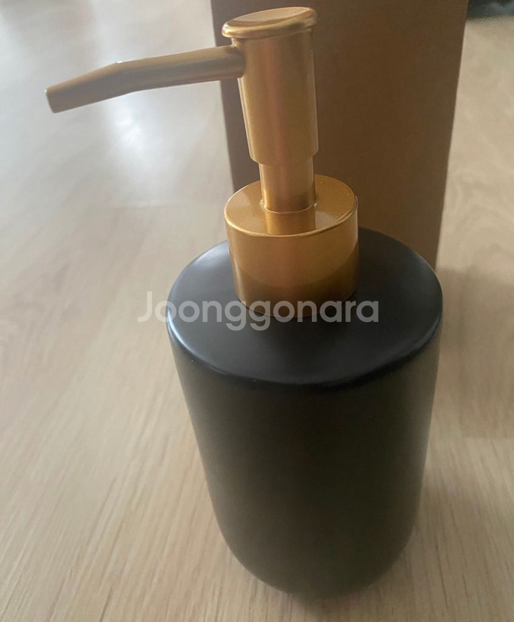 블랙 화이트 골드 펌프 도자기 샴푸통 공병--1