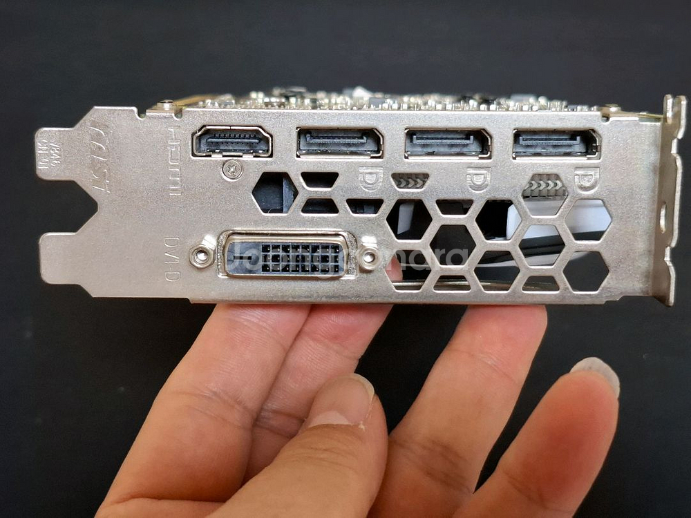 컴퓨터 그래픽카드 MSI RX570 4GB--5