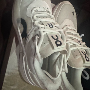 온 러닝 로저 프로2 테니스화