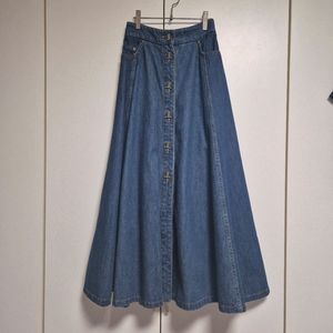 한섬 랑방 데님 로고 버튼 롱 플레어 스커트