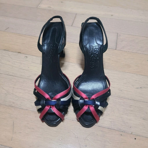 정품 페라가모 샌들 36반 (235)