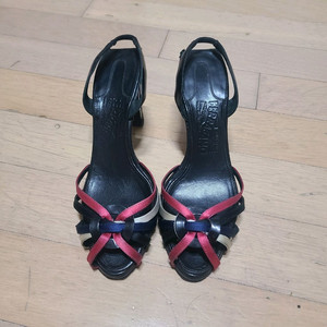 정품 페라가모 샌들 36반 (235)