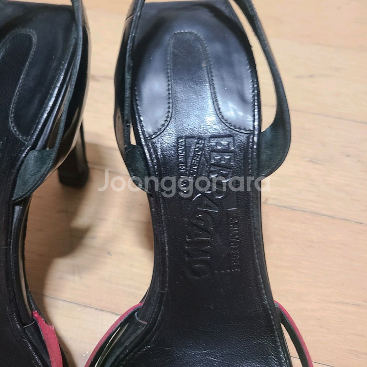 정품 페라가모 샌들 36반 (235)--3
