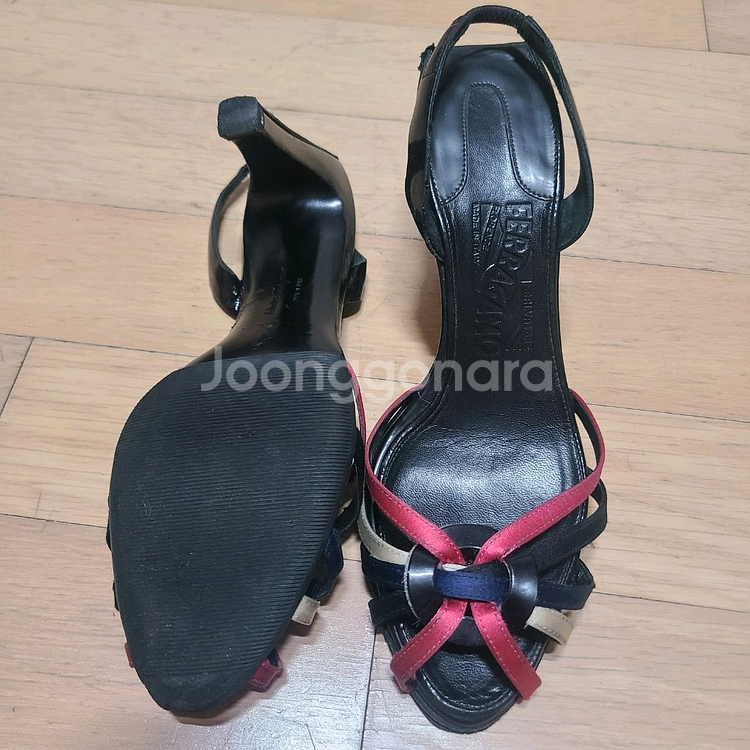 정품 페라가모 샌들 36반 (235)--1