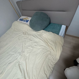 퀸사이즈 수납형 침대 프레임