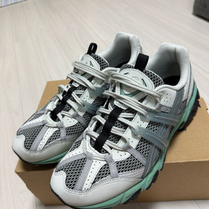 아식스 젤 소노마 1550 사이즈(270)