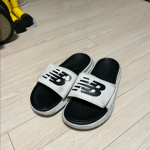 뉴발란스 슬리퍼 270