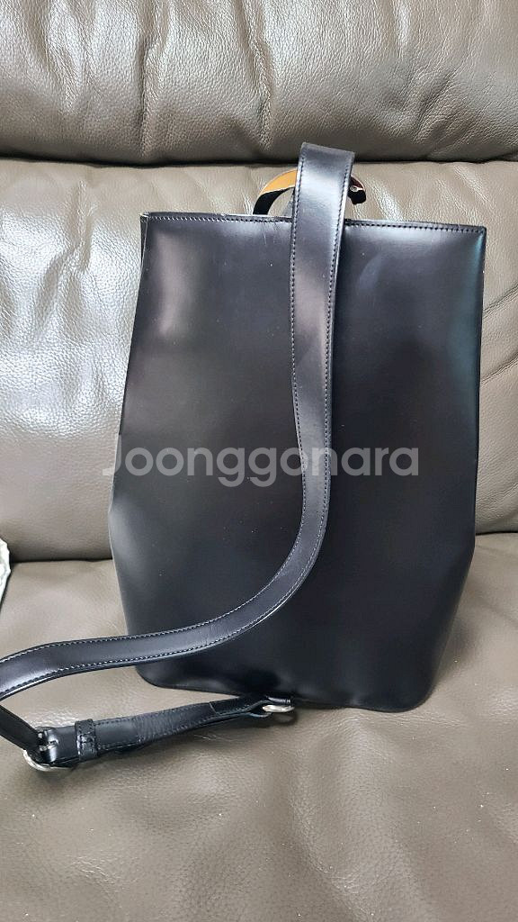 (정품)까르띠에 블랙 팬더 원숄더 백팩 저렴히 판매해요--1