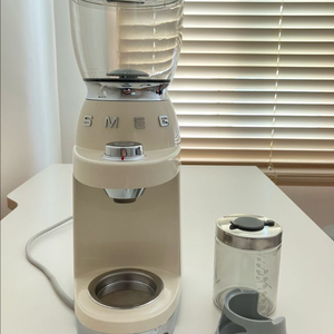 SMEG 스메그 원두 그라인더 크림색상