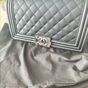 샤넬 보이(사진이 흐림, 실제 거의 새거)