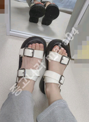 투버클 키높이 통굽 샌들 230 (착샷O)--0