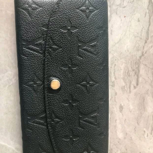 루이비통 앙프렝뜨 에밀리 월릿(쿨거래시 네고가능)