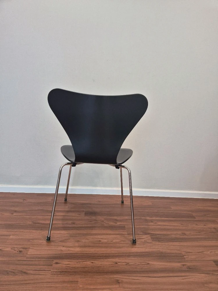 프리츠한센 세븐체어 라커드 미드나잇블루 이미지