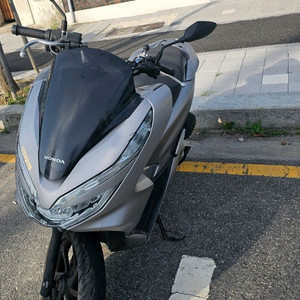혼다 PCX 18년식 실버 판매합니다