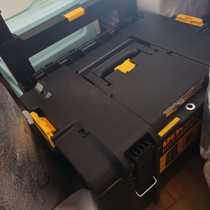 DEWALT 터프시스템 2.0 공구박스