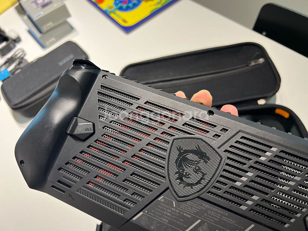 MSI 클로 Claw A1M-U5--1