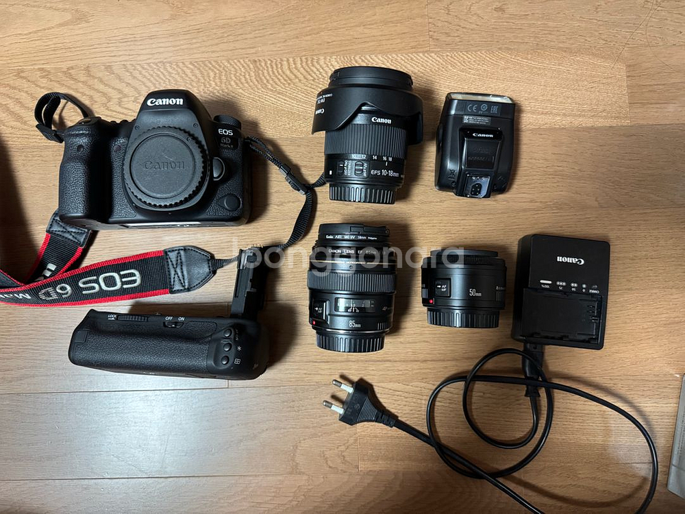 캐논 EOS 6D Mark II 카메라와 렌즈 세트 판--0