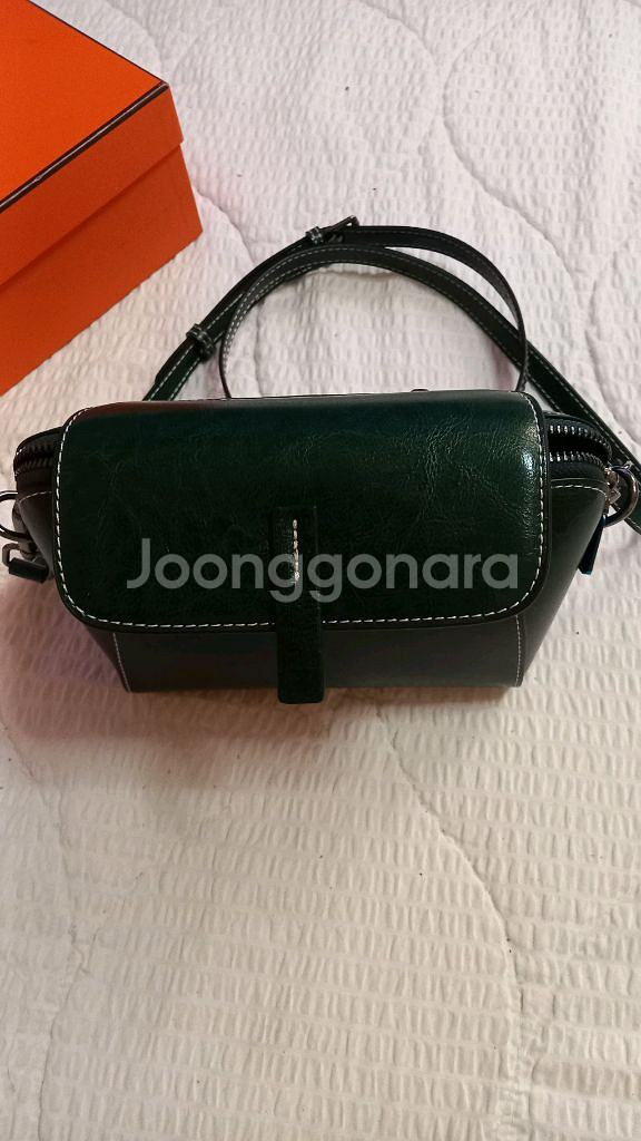 수제장인 직접작업 가죽 크로스핸드백. 새것--0