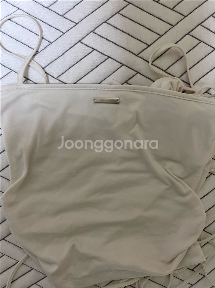 페인오어플레져 로즈 코사지 슬리브리스 탑 화이트--2