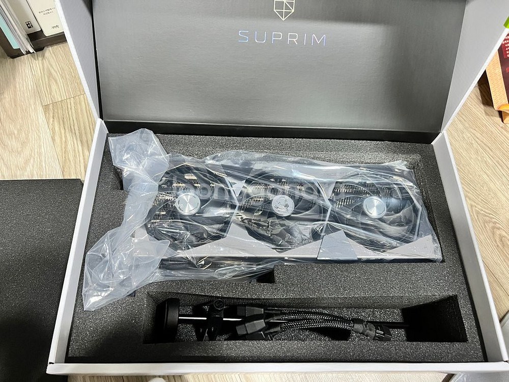 MSI RTX 4090 슈프림X 24G--3