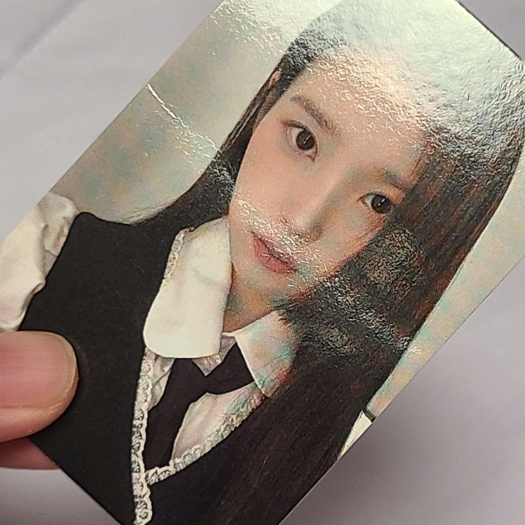 (하자ㅇ)아이유 2025 우리은행 포카 이미지