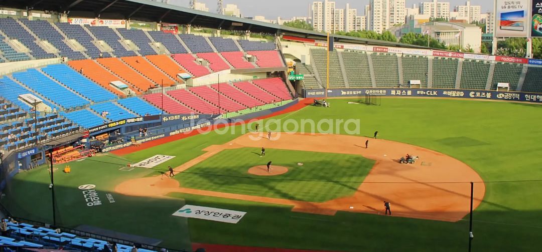 8.16 두산vs기아 1루 네이비석 2장--0
