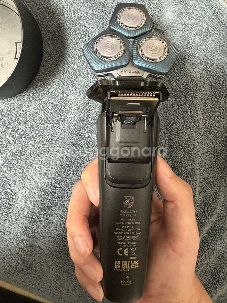 필립스 SkinIQ 7000시리즈 S7788 면도기--2
