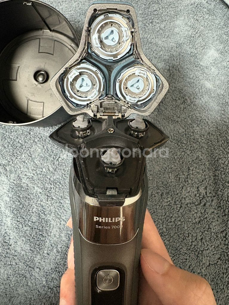필립스 SkinIQ 7000시리즈 S7788 면도기--3