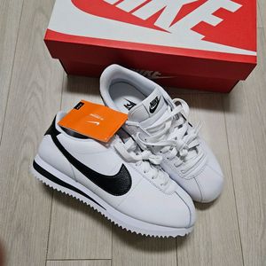 나이키 코르테즈 검흰 230 새상품