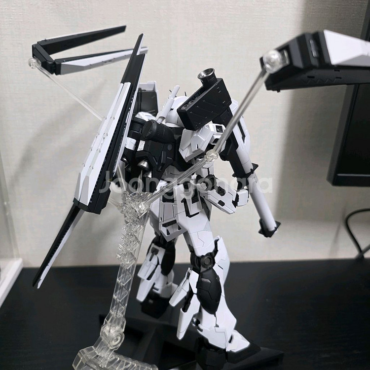 MG 뉴건담 버카 무채색 도색--4