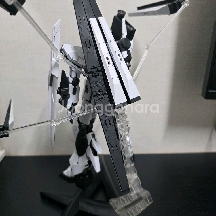 MG 뉴건담 버카 무채색 도색--5