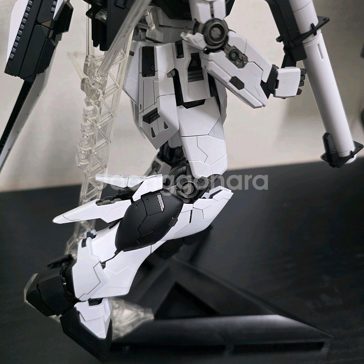 MG 뉴건담 버카 무채색 도색--6