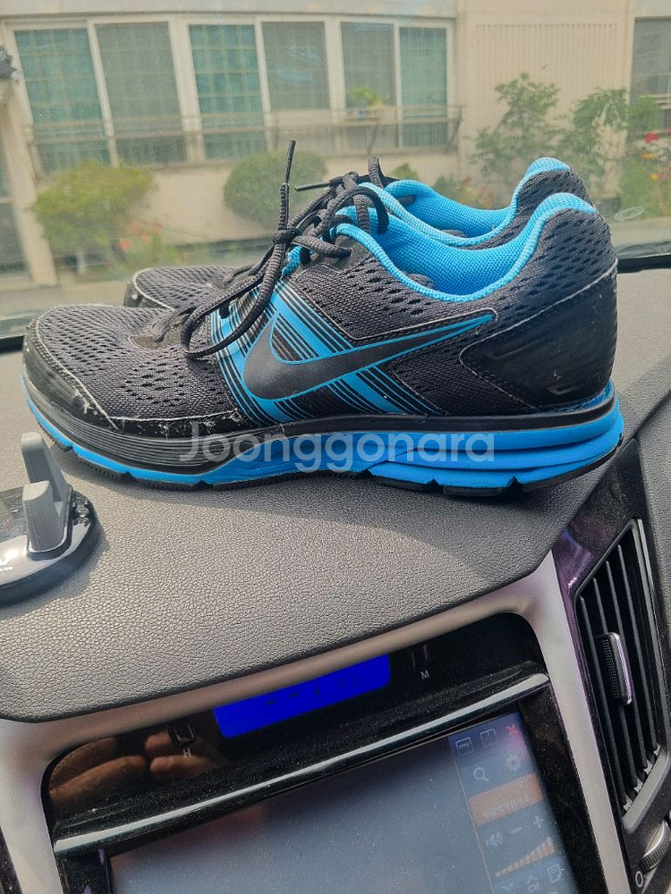 급처)나이키 줌스트러쳐18운동화. 285/290--0