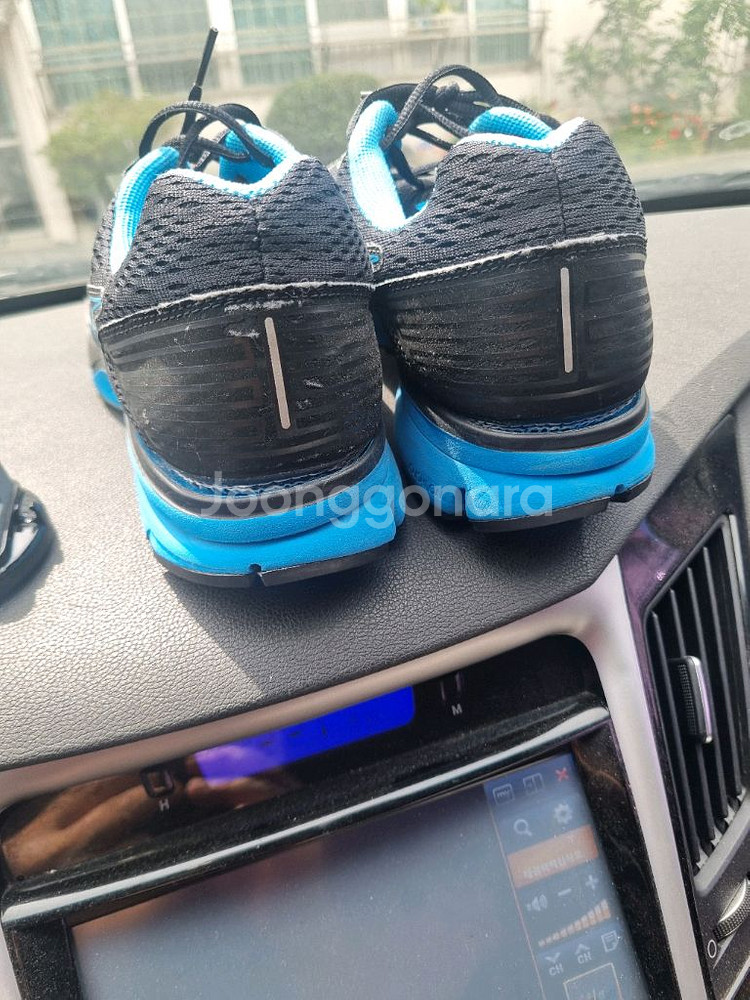 급처)나이키 줌스트러쳐18운동화. 285/290--1