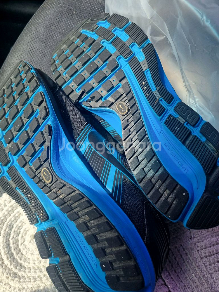 급처)나이키 줌스트러쳐18운동화. 285/290--2