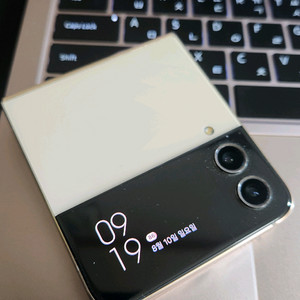 갤럭시 Z Flip4