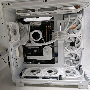 9700x 화이트 게이밍