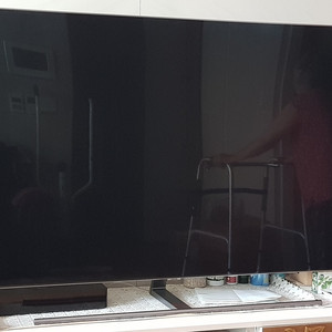 삼성65인치 7시리즈 QLED TV 스탠드형 팝니다