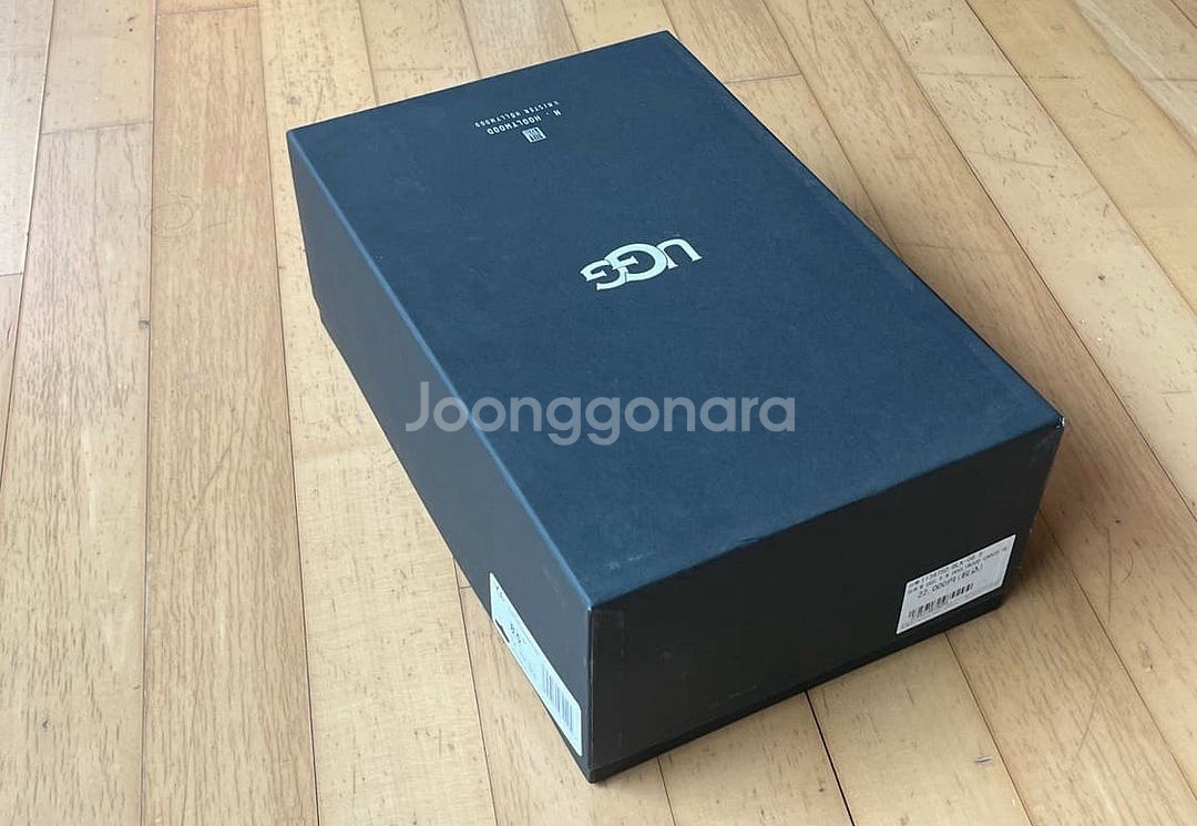 ugg 화이트 마운티어링 265--7