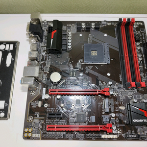 GIGABYTE AB350M Gaming 3 메인보드