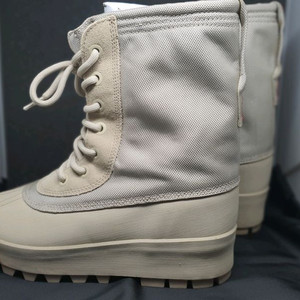 아디다스 이지 부스트 950 판매