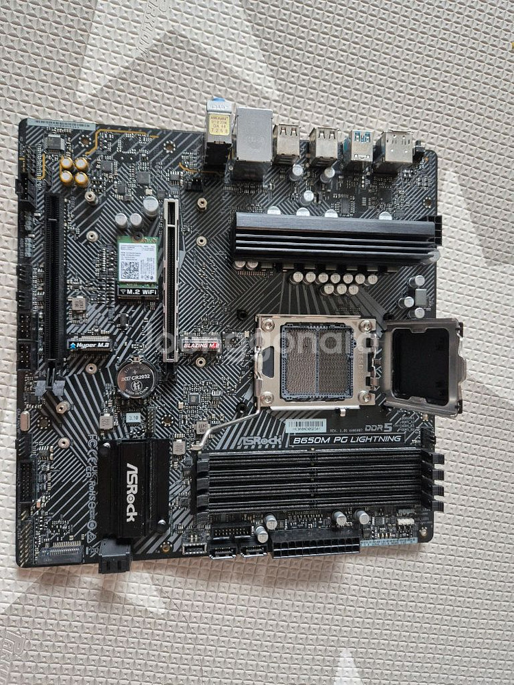 Asrock PG Lighting B650m팝니다--0