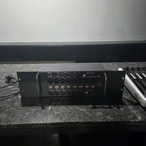 베링거 XR16 오디오믹서