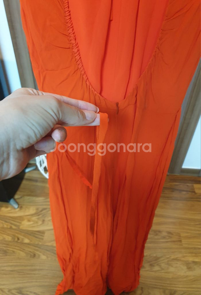 미착용 새상품)자라 점프수트 뒷면 포인트--3