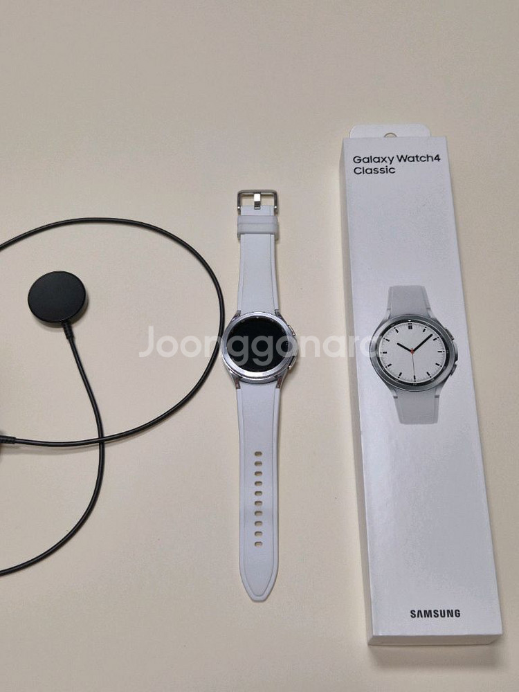 갤럭시 워치4 클래식 실버 42mm 판매합니다--0