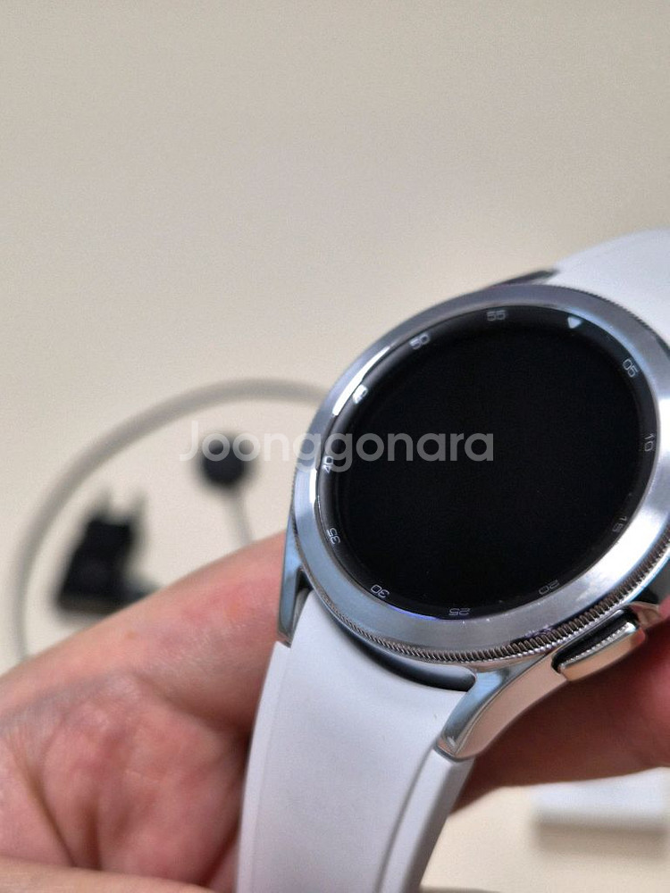 갤럭시 워치4 클래식 실버 42mm 판매합니다--1