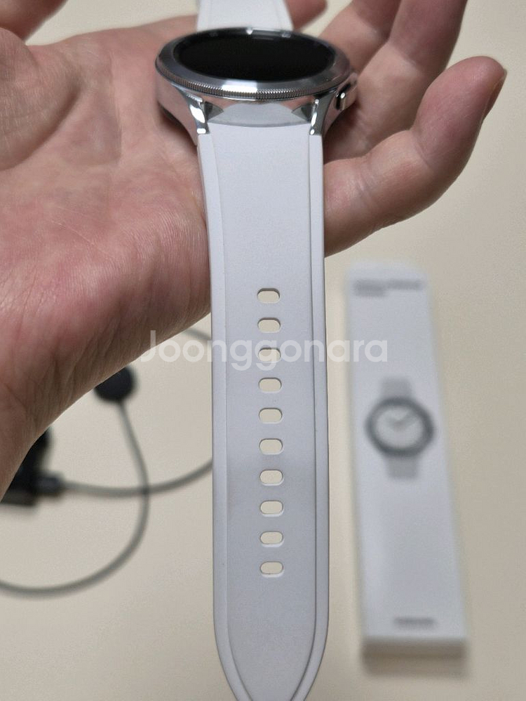 갤럭시 워치4 클래식 실버 42mm 판매합니다--5