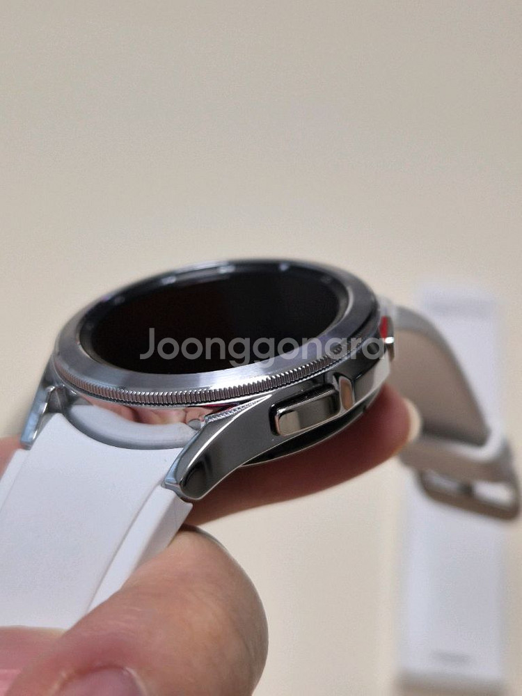 갤럭시 워치4 클래식 실버 42mm 판매합니다--2